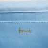 HDBB2632005-00_3 Harrods 托特包刺繡細節特寫,清晰呈現特拉法加廣場獅像、聖保羅大教堂等倫敦地標圖案