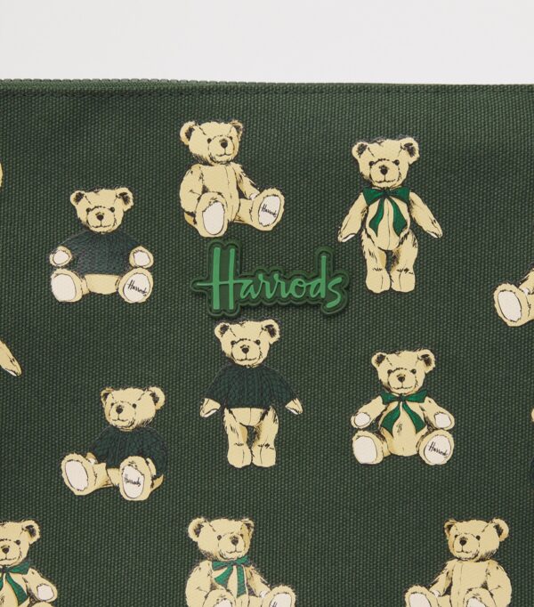 HDBB2632008-55_3 Harrods 亨利熊托特包可拆卸調式肩帶特寫,展示五金配件與背帶接環細節