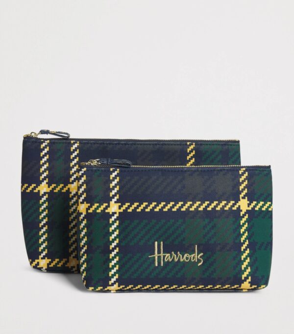 HDBE2630002-58_3-mc Harrods 格紋化妝包拉鍊細節特寫,金色五金與棉質格紋質地呈現