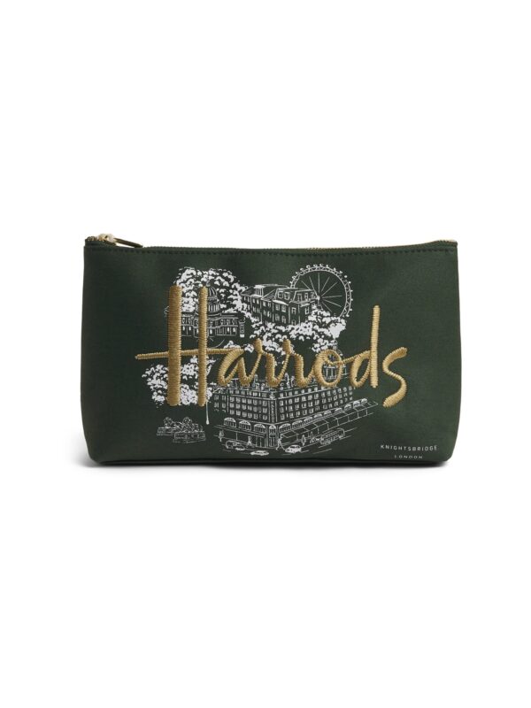 HDBE2630008-55_1-uni Harrods 城市故事綠色帆布手拿包正面,展示倫敦地標插畫印花全貌