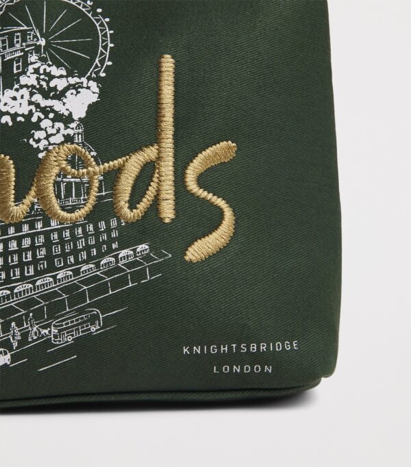 Harrods 城市故事帆布包內部或局部特寫，顯示插畫中聖保羅大教堂與碎片大廈圖案