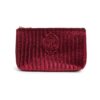 HDBE2632011-18_1-uni 英國 Harrods 紅色天鵝絨鷓鴣化妝包正面,金色刺繡字母組合特寫,絎縫紋路清晰可見
