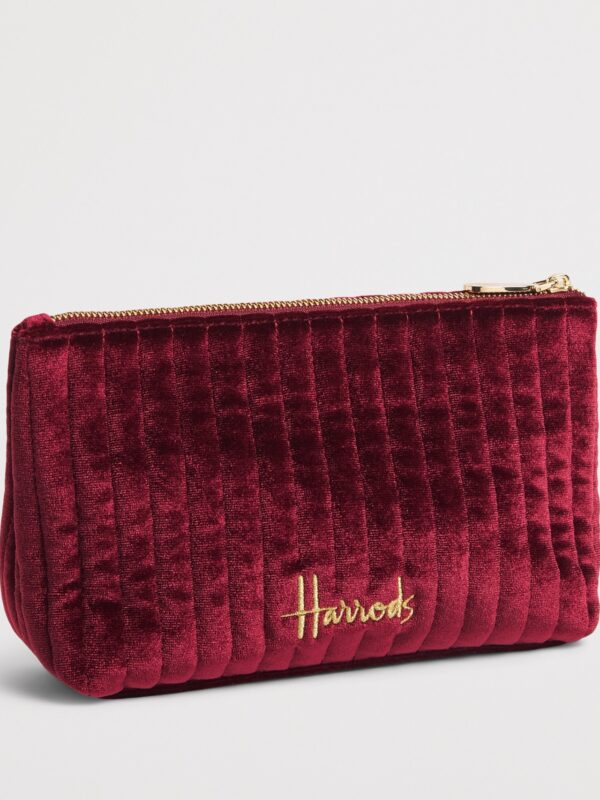 Harrods Partridge Wash Bag 側面角度,展示約 6.5cm 深度與飽滿立體輪廓