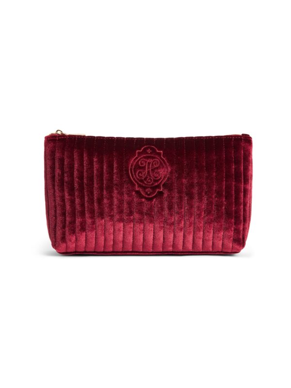 HDBE2632012-18_1-uni 英國 Harrods 紅色天鵝絨中型盥洗包正面,展示金色刺繡字母組合與絎縫紋理細節