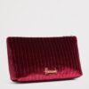 HDBE2632012-18_2 Harrods Medium Velvet Partridge Wash Bag 側面角度,呈現包體厚度與拉鍊五金質感