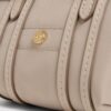 HDBE2632013-01_4 Harrods Mini Jetsetter 鑰匙包金色五金拉鍊與小牛皮飾邊近拍細節