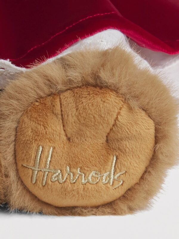 英國 Harrods Bunny Soft Toy 棕色兔子娃娃側面細節,展示柔軟毛絨材質與精緻裙裝設計