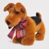HDDB2620013-86_2-mc Harrods 格子蝴蝶結梗犬娃娃側面特寫,展示耷拉耳朵與柔軟毛絨質感