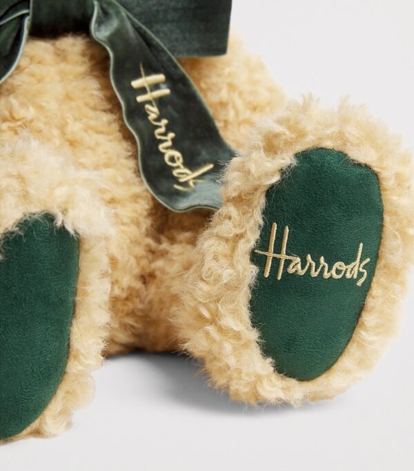 HDDB2620014-82_3-mc Harrods 亨利熊腳底特寫,清晰可見品牌刺繡標誌
