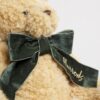 HDDB2620014-82_4-mc Harrods 亨利熊與包裝或場景擺拍,展示 13cm 實際大小與禮物氛圍