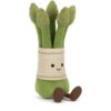 JCDB2610007-53-Amuseables-Asparagus-22cm_1-mc JELLYCAT 蘆筍娃娃側面細節,展示燈芯絨短腿質感與綠色絨毛層次