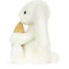 JCDB2610008-00-Cream-Bunny-with-Star-31cm_3-mc JELLYCAT 奶油兔近拍臉部特寫,紅潤小鼻與溫柔神情,星星上縫製的微笑圖案細節