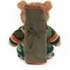 JCDB2620004-84_2-8-mc JELLYCAT Bartholomew 熊側面細節,展示背包與毛衣質地及蓬鬆絨毛觸感