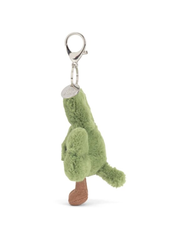 JELLYCAT-Amuseables-Siofra-Shamrock-Bag-Charm_2-mc JELLYCAT 三葉草吊飾掛於包包上的實搭情境,呈現可愛垂墜效果