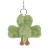 JELLYCAT-Amuseables-Siofra-Shamrock-Bag-Charm_3-mc JELLYCAT Siofra Shamrock 包飾背面與整體尺寸比例展示,高約16cm