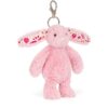 JELLYCAT-Blushkin-Blossom-Bunny-Bag-Charm_2-mc JELLYCAT 腮紅兔吊飾側面特寫,呈現精緻花朵耳朵造型與粉嫩配色