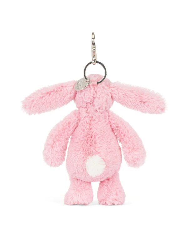 JELLYCAT-Blushkin-Blossom-Bunny-Bag-Charm_3-mc JELLYCAT 花朵兔吊飾背面與金屬扣環細節,展示做工質感