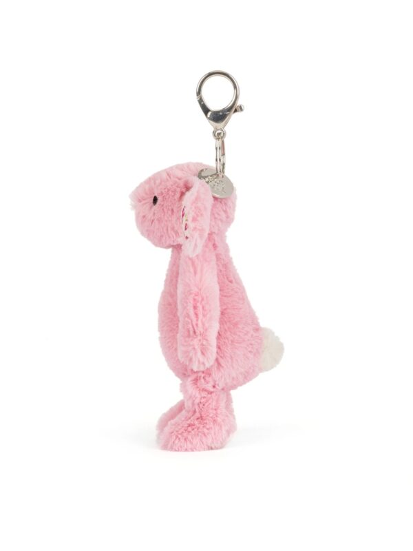 JELLYCAT-Blushkin-Blossom-Bunny-Bag-Charm_4-mc JELLYCAT Blushkin Blossom Bunny 掛於包包上的實搭情境,展示吊飾尺寸比例