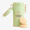 Pistachio_Shortbread_Tin_150g_2-mc CARTWRIGHT & BUTLER 開心果奶油酥餅單片特寫,顯示酥鬆質地與開心果顆粒