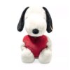 SFDB2530010-00-scaled-uni STEIFF 史努比 Snoopy Love 白色絨毛玩偶正面,展示心形細節與不銹鋼耳釦,30cm