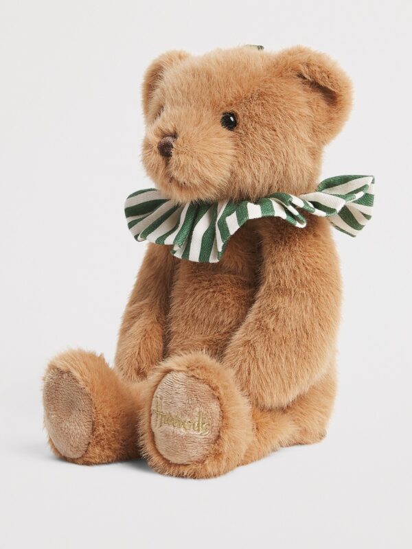 Harrods Henry Bear 毛絨筆袋側面角度,呈現立體熊耳與柔軟絨毛細節