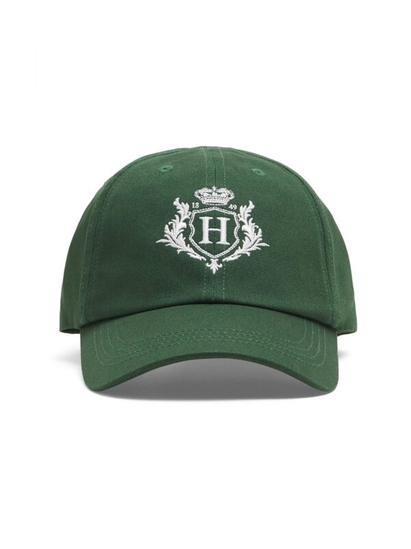 HDAW2630002-55_1-uni 英國 Harrods 綠色有機棉棒球帽正面,帽冠繡有品牌皇家徽章