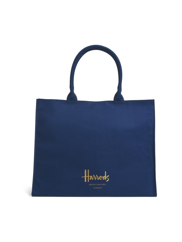 HDBB2432001-65_1-uni Harrods 皇家藍大容量棉質托特包正面,燙金品牌 Logo 特寫