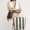 HDBB2522002-55_2 Harrods 黃麻托特包側面角度,展示約 15cm 包深與立體結構