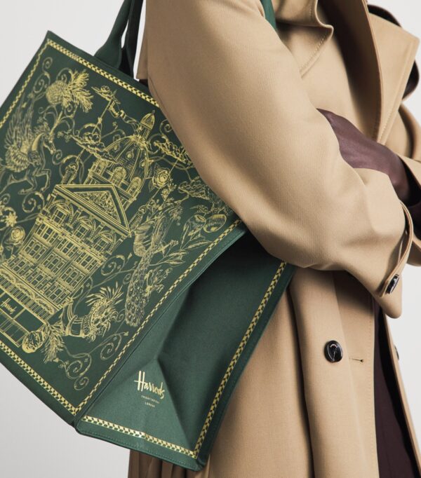 HDBB2632010-55_4 Harrods 經典綠手提包磁扣開合口與金色五金配件特寫