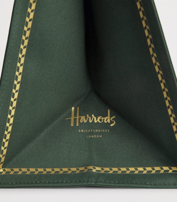 Harrods Building Print Tote Bag 整體平放展示，經典綠底色與燙金全身印花