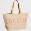 HDBB2632012-81_2 Harrods Jute Lobster Tote Bag 側面與深度細節,呈現 22cm 立體袋身結構