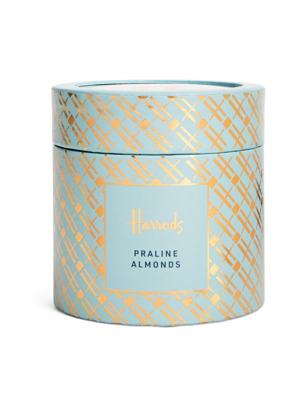 HDFC2420006-61_1-uni 英國 Harrods Praline Almonds 果仁糖烤杏仁巧克力球禮盒正面,粉藍色包裝搭配品牌金字標誌