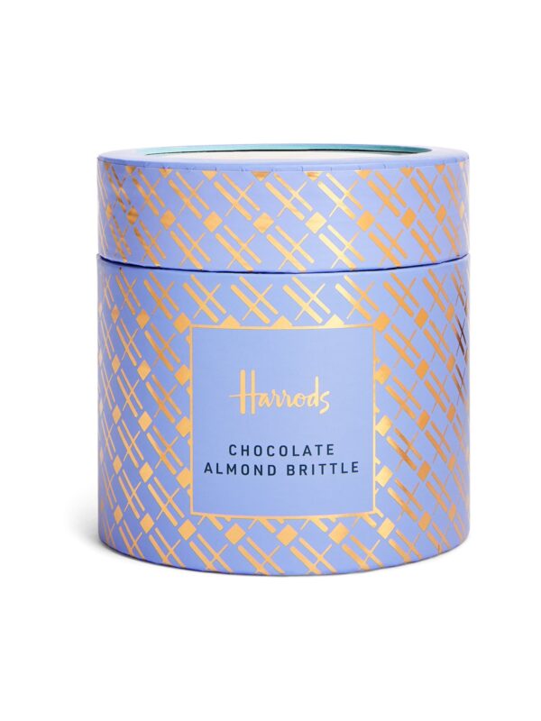 HDFC2420006-65_1-uni 英國 Harrods 杏仁巧克力脆片禮盒正面,粉藍色精裝盒搭配品牌燙金標誌