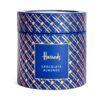HDFC2420006-66_1-uni Harrods 經典藍色巧克力杏仁禮盒正面,印有金色品牌標誌,325g 裝