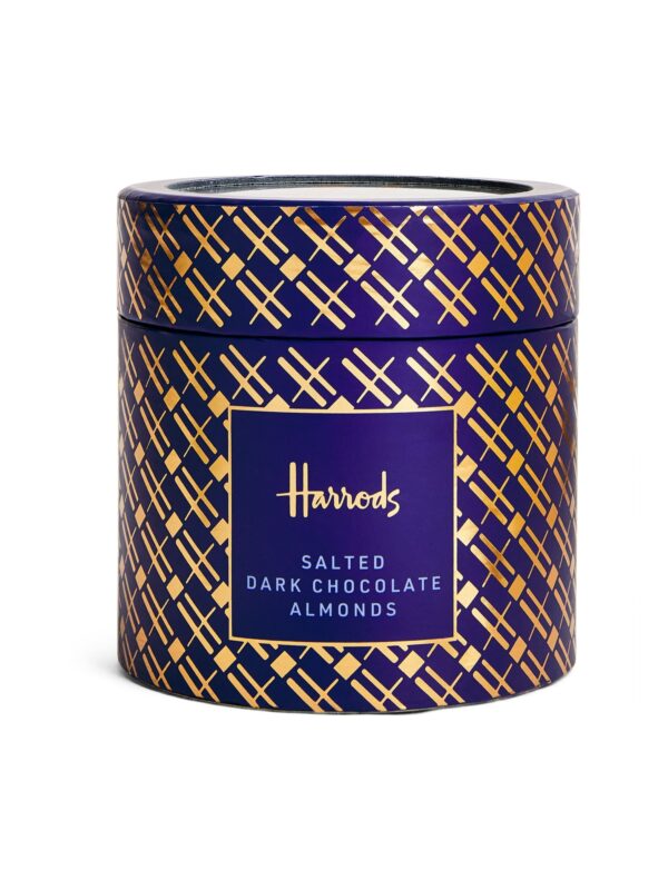 HDFC2420006-67_1-uni Harrods 海鹽黑巧克力杏仁禮盒正面,展示標誌性藍色包裝盒與燙金品牌字樣