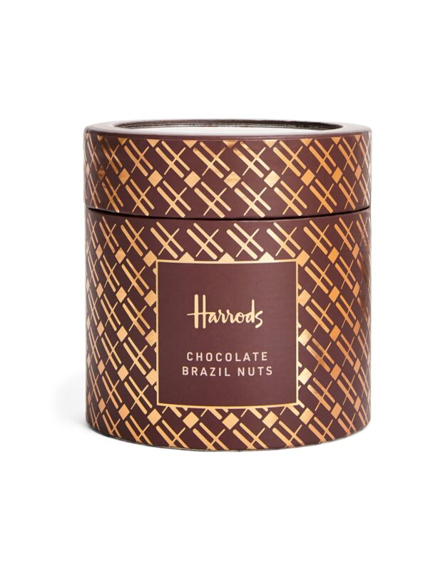 HDFC2420008-88_1-uni 英國 Harrods 巧克力巴西堅果禮盒正面,深棕色精緻盒裝,印有 Harrods 金字品牌標誌
