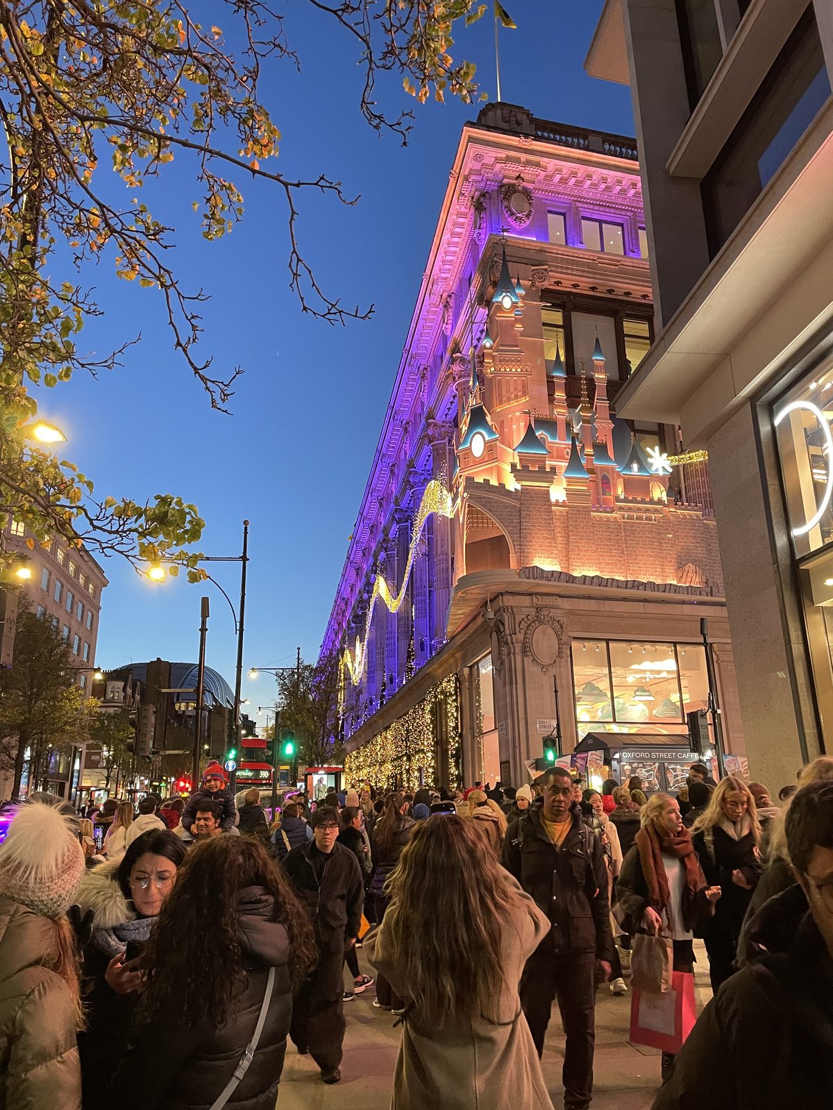 英國倫敦牛津街節慶燈飾與百貨公司夜景