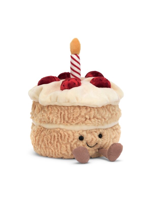 JCDB2630003-82_1-uni 英國 JELLYCAT Amuseables 生日蛋糕絨毛玩偶正面全景,奶油色糖霜與草莓果粒細節清晰可見