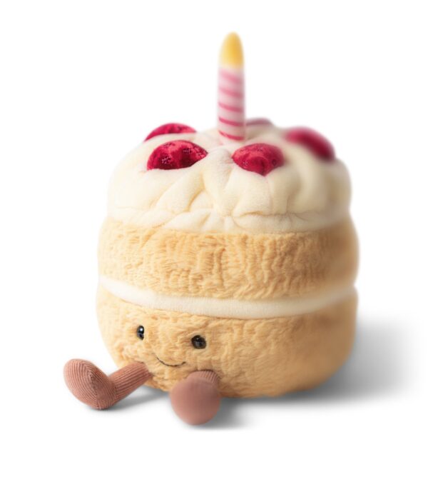 JCDB2630003-82_7 JELLYCAT 生日蛋糕絨毛玩偶手持尺寸對比,高約 16cm 輕巧可愛