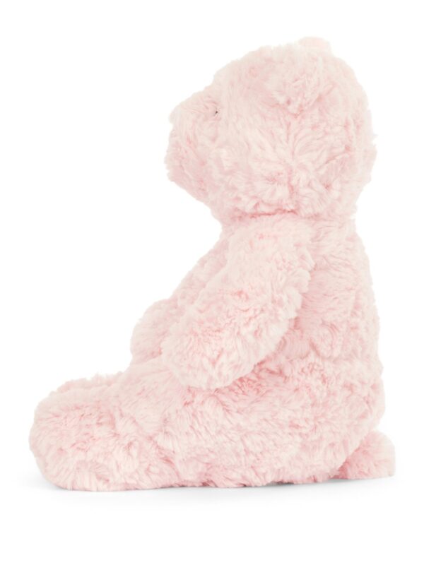 JELLYCAT Leola Bear 側面角度,呈現 26cm 嬌小可愛的身型比例