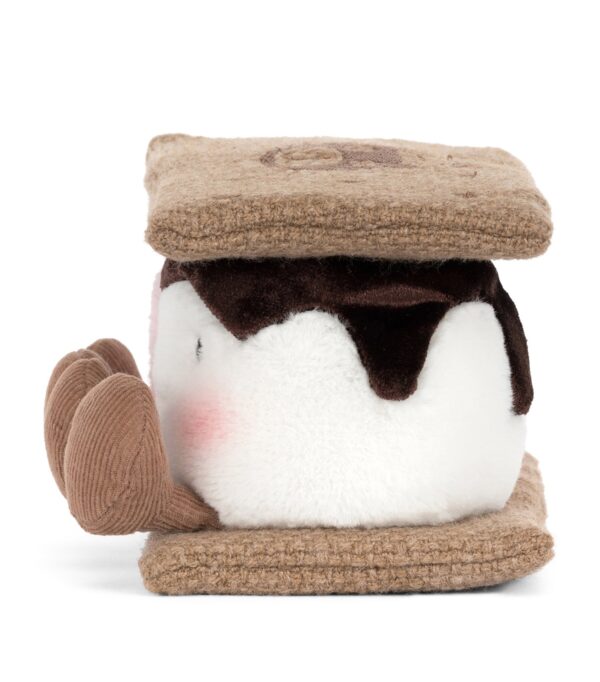 JCDB2630009-84_2 JELLYCAT S'mores 毛絨玩偶側面特寫,呈現奶白棉花糖夾層與柔軟絨面質感
