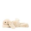 JCDB2630011-81_3 JELLYCAT Smudge Rabbit 棕色兔娃娃背面,展示蓬鬆小尾巴與整體比例
