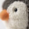 JCDB2630014-08_6 JELLYCAT Peanut Penguin 近拍面部,黑色圓眼與淡色腹部細節