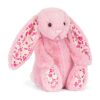JCDB2630017-18_2 JELLYCAT 花漾兔子娃娃側面特寫,呈現柔軟粉紅絨毛質感與立體耳朵花朵細節