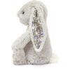JCDB2630018-08_3 JELLYCAT Blossom Silver Bunny 近拍細節,展現爪子與耳朵上的花漾圖案刺繡