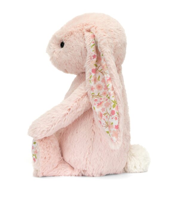 JCDB2630018-12_3 JELLYCAT Blossom Blush Bunny Cherry 娃娃背面,呈現整體圓潤可愛輪廓