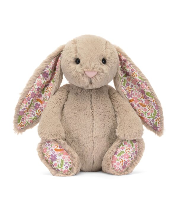 JCDB2630018-81_2 JELLYCAT Blossom Beige Bunny 側面細節,展示圓潤身形與花瓣造型耳朵質感
