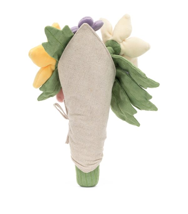 JCDB2630022-55_4 JELLYCAT Amuseable Bouquet of Flowers 娃娃擺拍情境,適合情人節與生日送禮場景