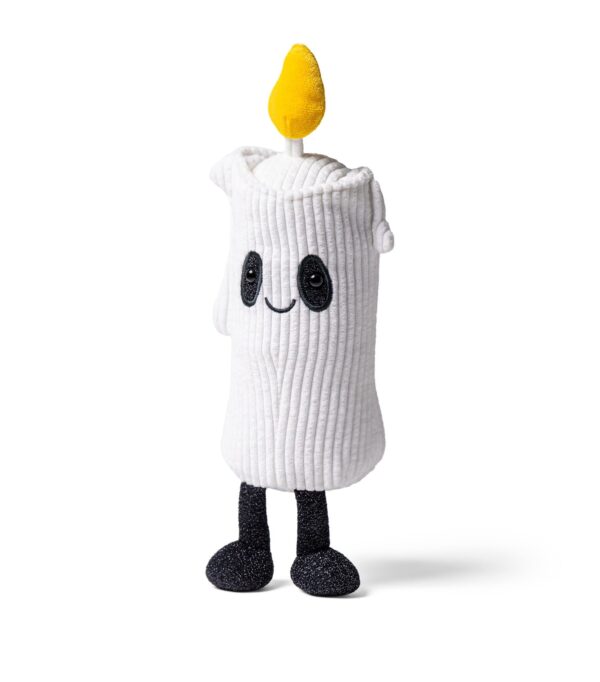 JCDB2630026-00_7 JELLYCAT Amuseables Flickerty Candle 官方吊牌特寫,顯示品牌標誌與型號 A4CAND