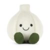 JCDB2630027-00_1-uni JELLYCAT Amuseables Garlic 大蒜絨毛玩偶正面,白色針織外層搭配燈芯絨靴子,笑容可掬